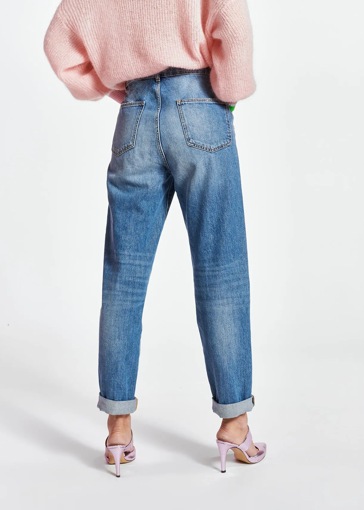 Loose-fit distressed blue jeans
